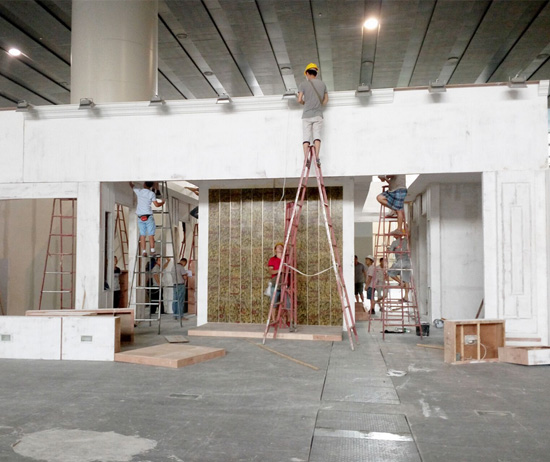 展臺搭建中木墻裙的施工及驗收