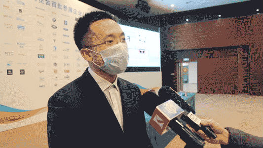 進(jìn)口博覽局招商處處長王宏偉接受采訪.gif