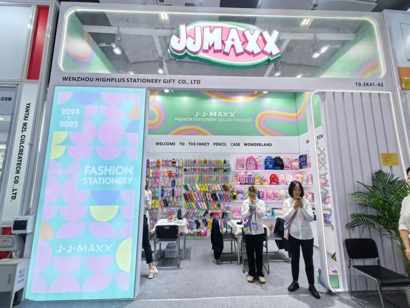溫州市艾普斯文具禮品有限公司的第136屆獲獎(jiǎng)廣交會(huì)展位設(shè)計(jì)搭建圖片