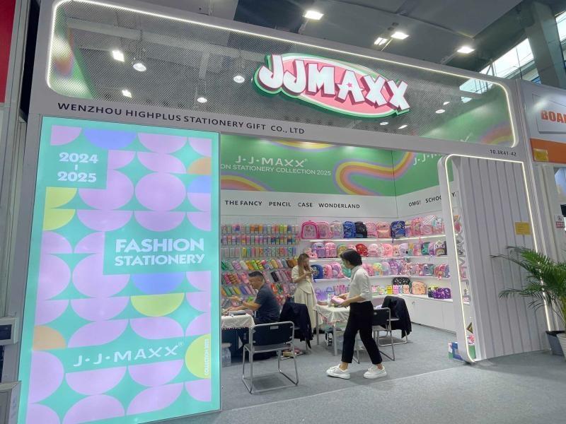 溫州市艾普斯文具禮品的第136屆獲獎(jiǎng)廣交會(huì)展位設(shè)計(jì)搭建圖片