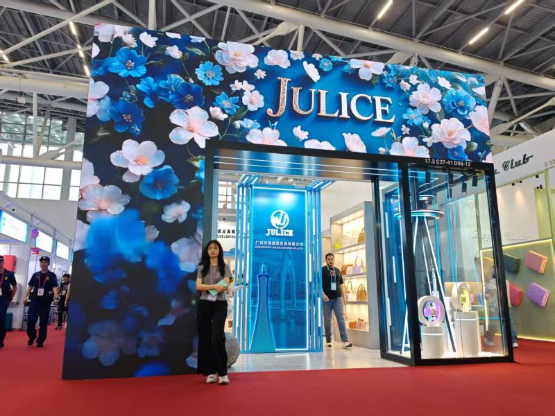 廣州市珺儷偲皮具的第137屆獲獎(jiǎng)廣交會(huì)展位設(shè)計(jì)裝修圖片