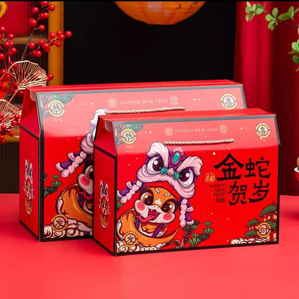 圓桌國(guó)際展覽公司為員工謀福利：2025年金蛇賀歲零食禮
