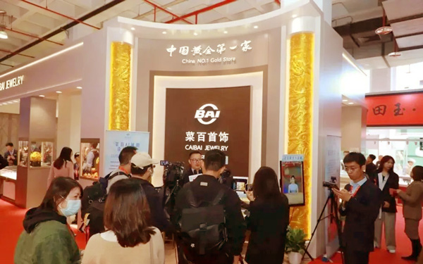如何通過(guò)燈光讓珠寶展臺(tái)設(shè)計(jì)更吸引人？搭建商揭秘
